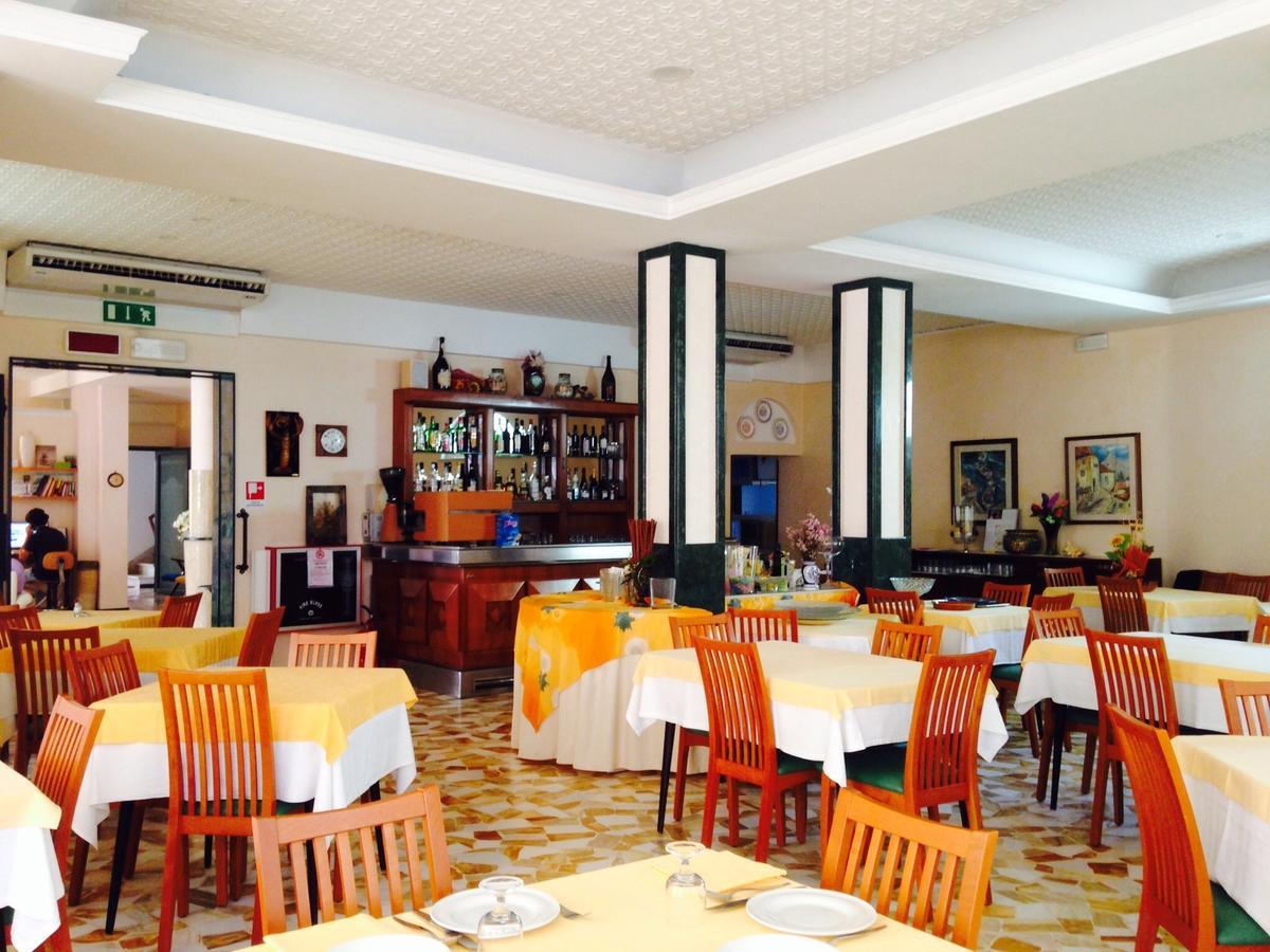 Hotel Lazzarini بيلاريا-إيجيا مارينا المظهر الخارجي الصورة