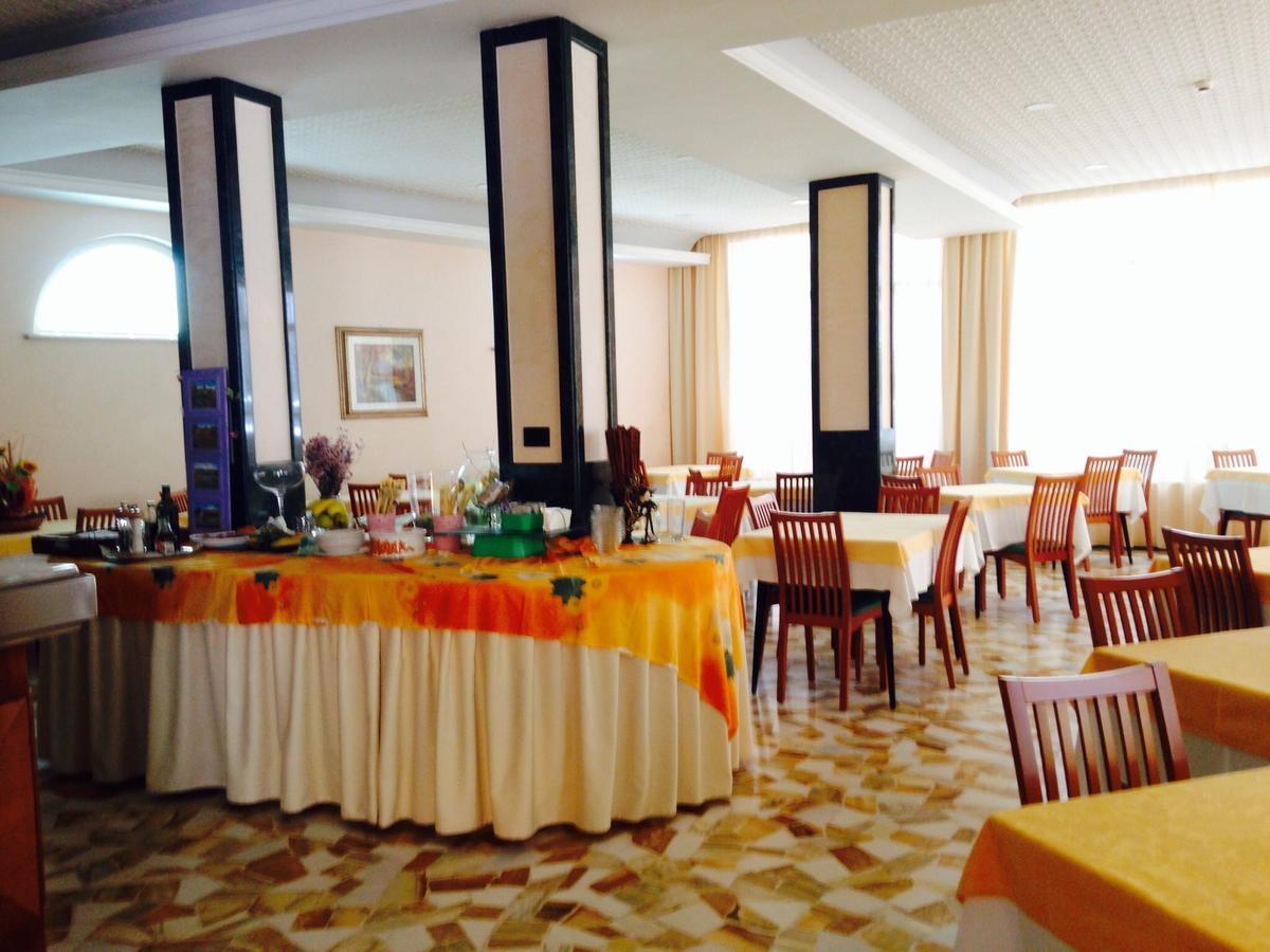 Hotel Lazzarini بيلاريا-إيجيا مارينا المظهر الخارجي الصورة